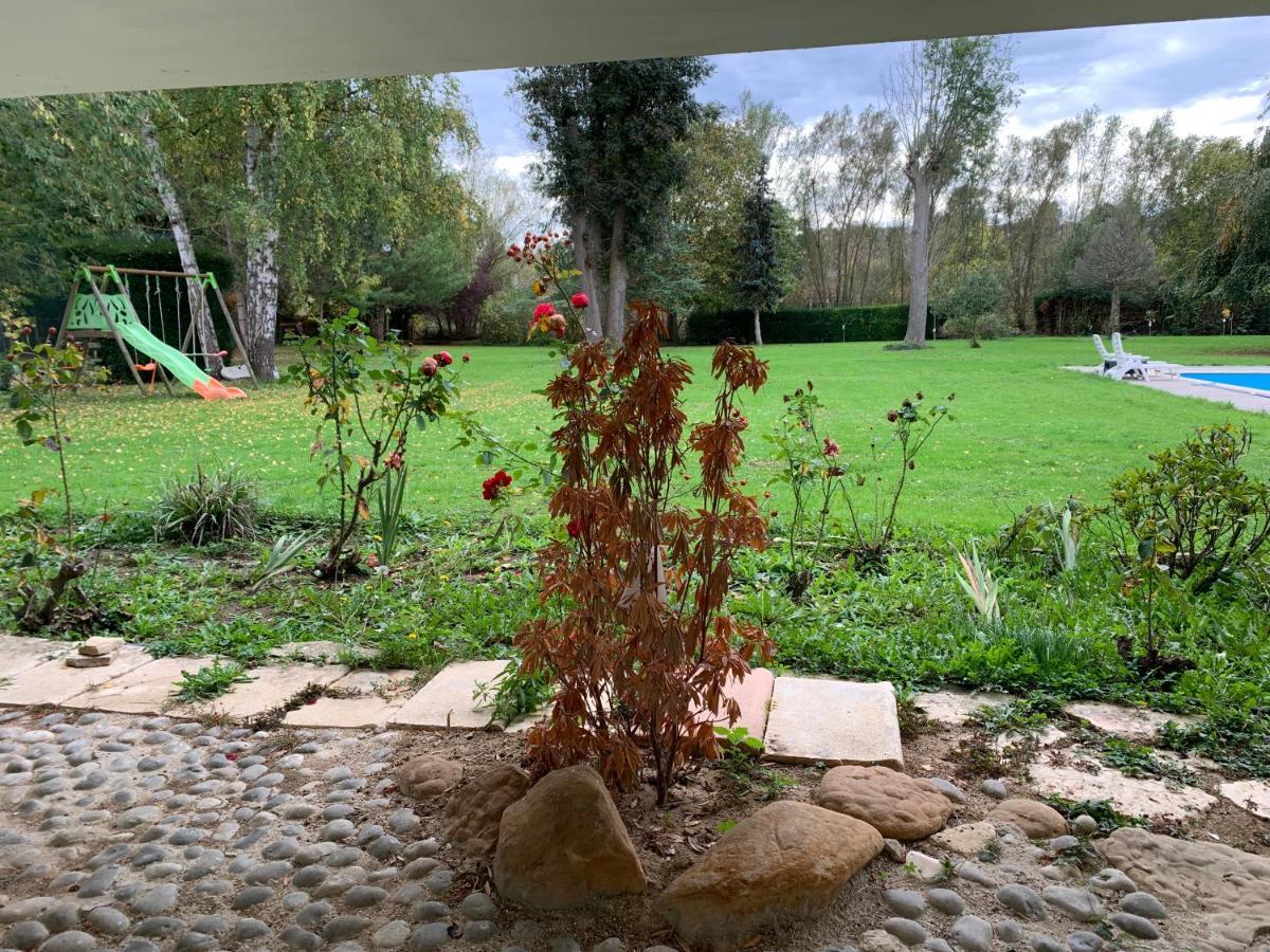Appartement Familial Au Bord De La Marne, Jardin 8000M2, Piscine, Court De Tennis, Terrasse, Parking Gratuit Proche Disneyland Isles-lès-Villenoy Kültér fotó