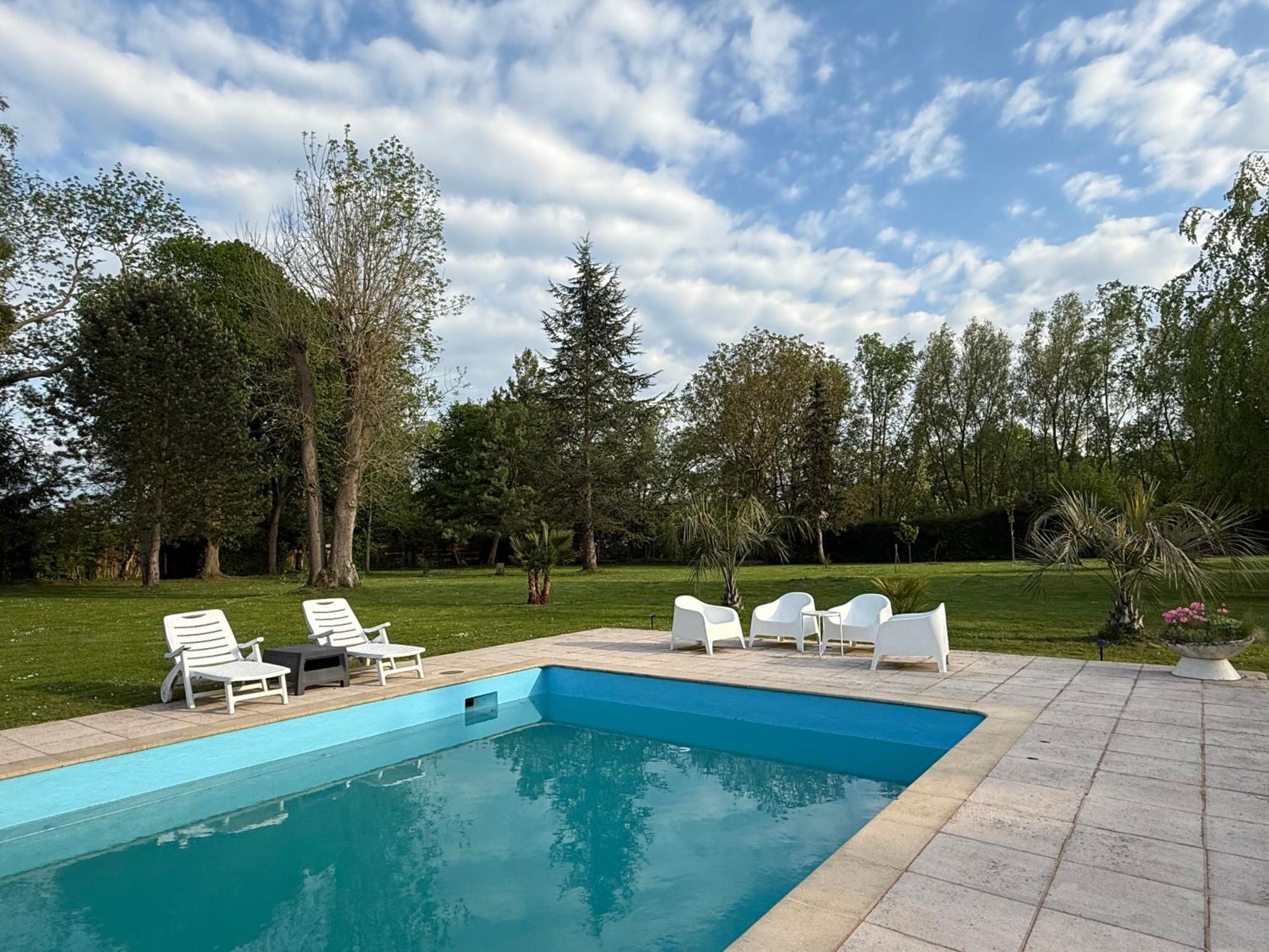 Appartement Familial Au Bord De La Marne, Jardin 8000M2, Piscine, Court De Tennis, Terrasse, Parking Gratuit Proche Disneyland Isles-lès-Villenoy Kültér fotó