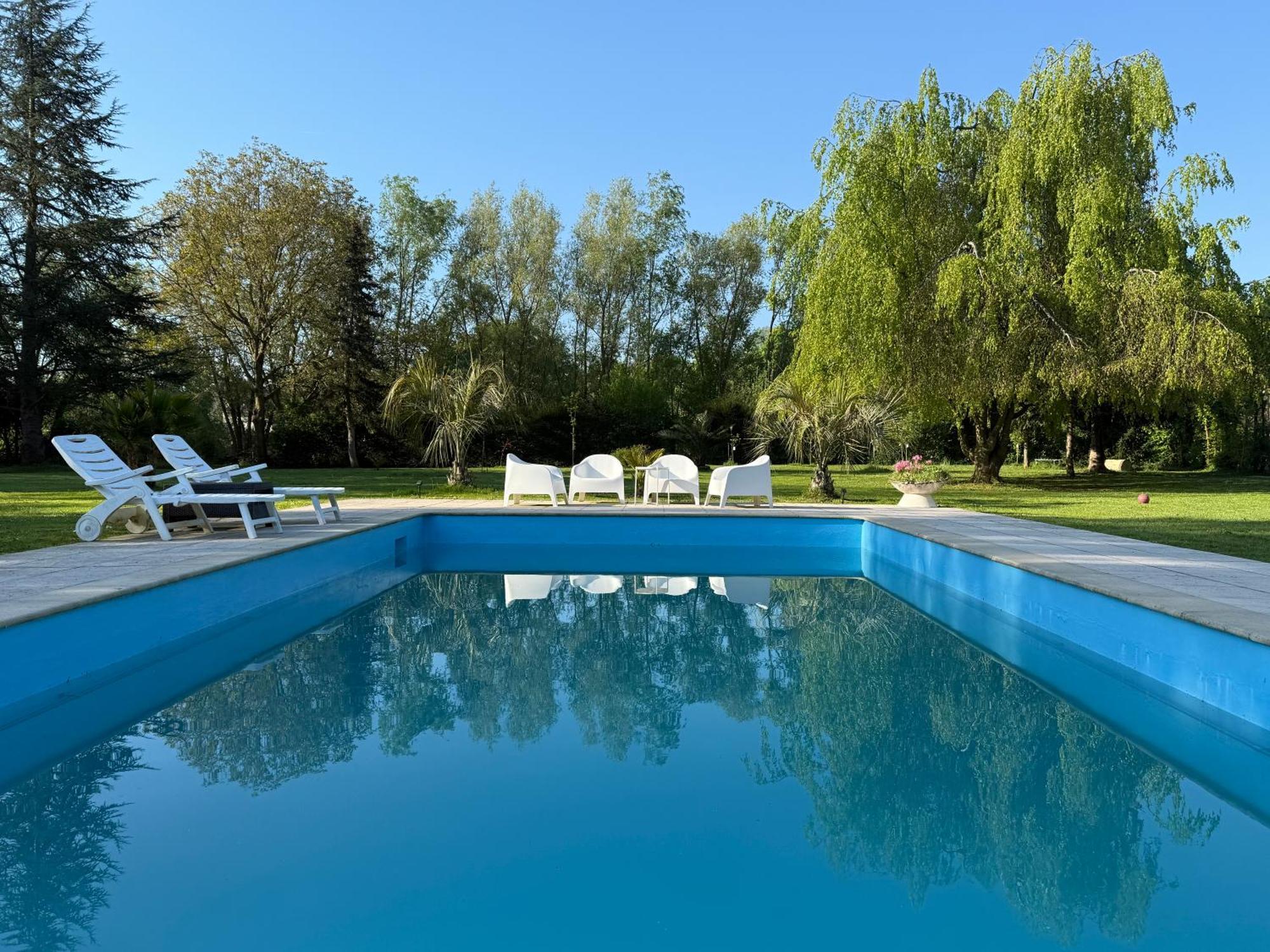Appartement Familial Au Bord De La Marne, Jardin 8000M2, Piscine, Court De Tennis, Terrasse, Parking Gratuit Proche Disneyland Isles-lès-Villenoy Kültér fotó