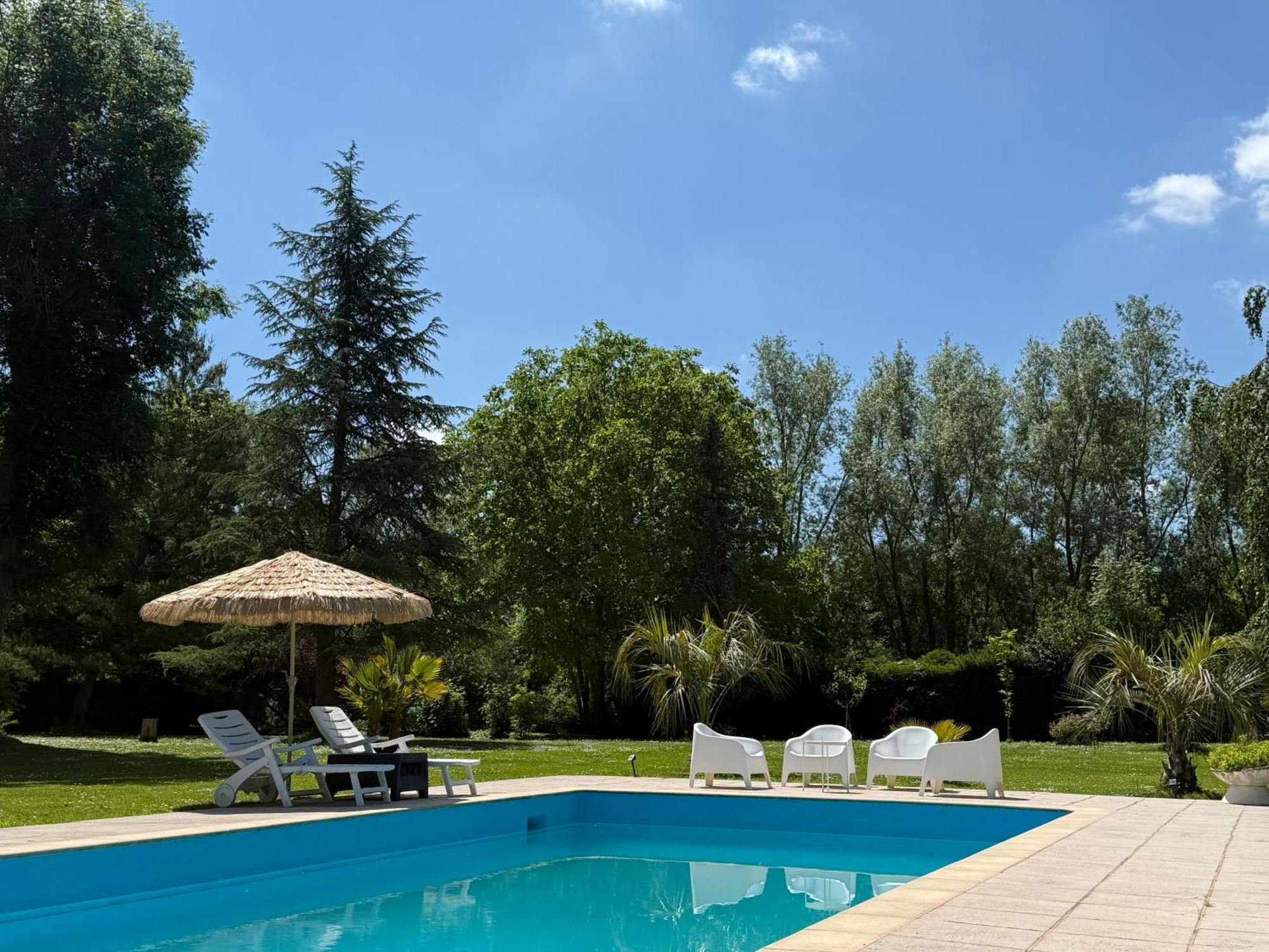 Appartement Familial Au Bord De La Marne, Jardin 8000M2, Piscine, Court De Tennis, Terrasse, Parking Gratuit Proche Disneyland Isles-lès-Villenoy Kültér fotó